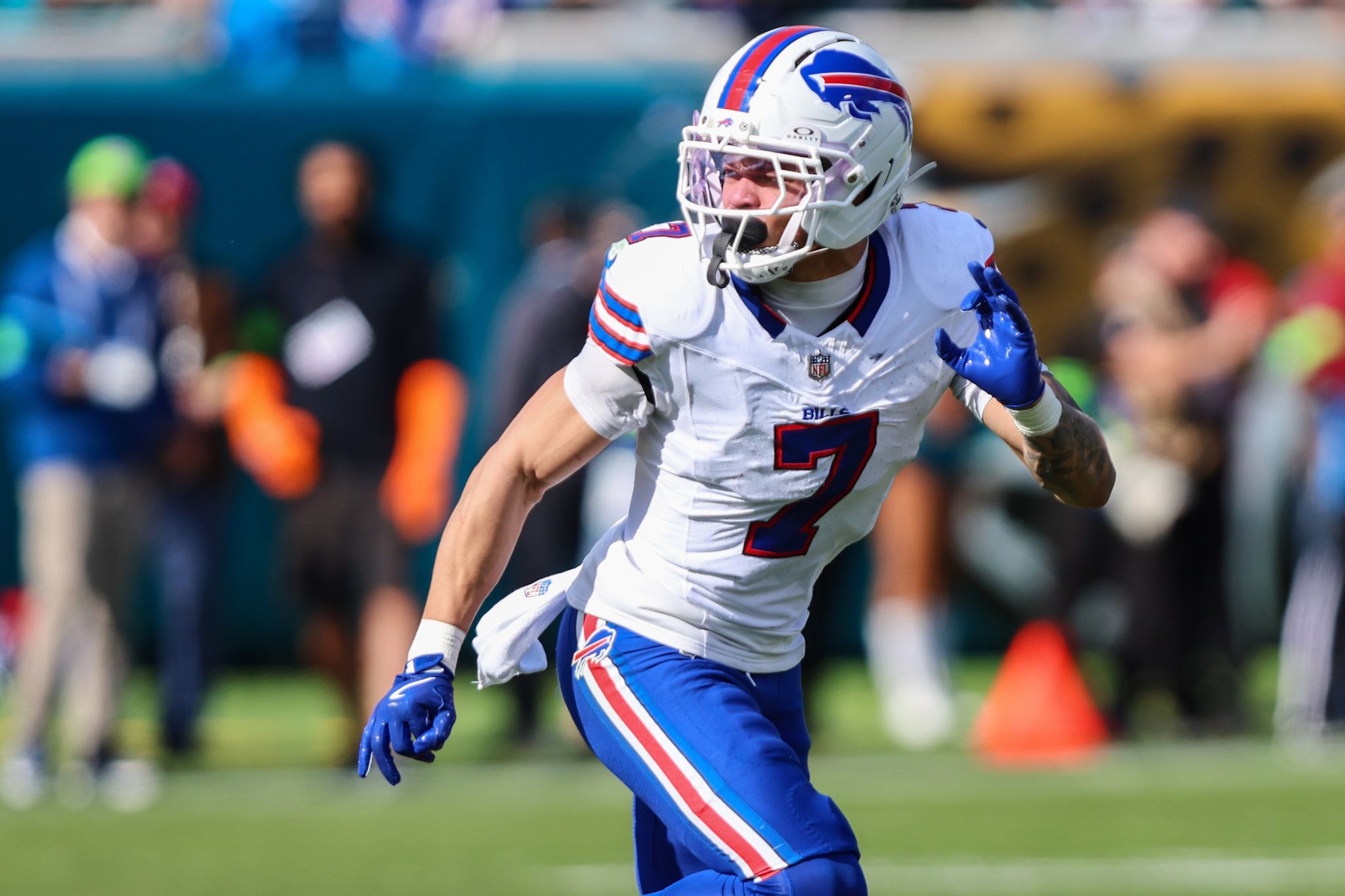 Raiders adquieren al esquinero Taron Johnson en canje con Bills, dice ...