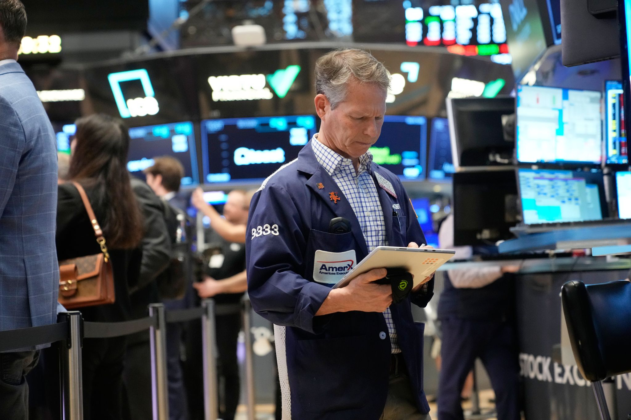 US stocks erase a big early loss and rise after oil prices whip from ...