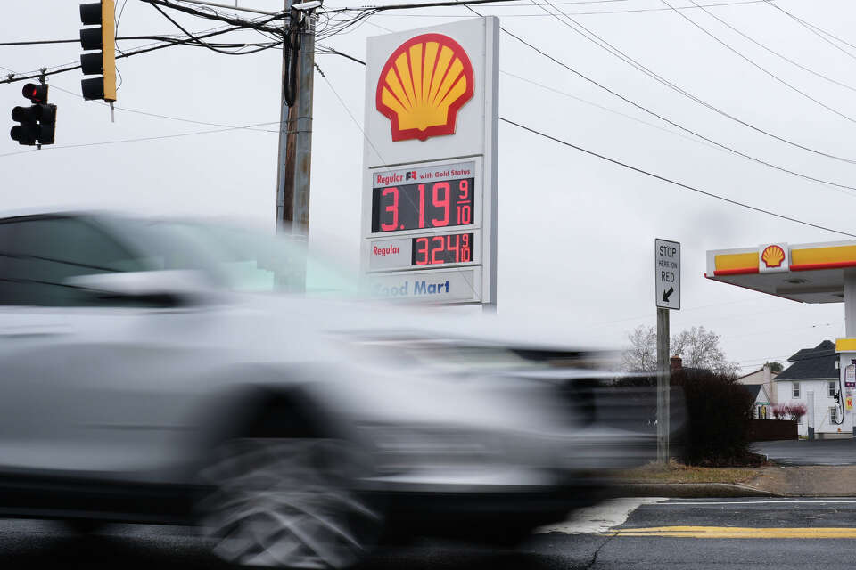 Texas gas prices rise as Iran war pushes oil higher