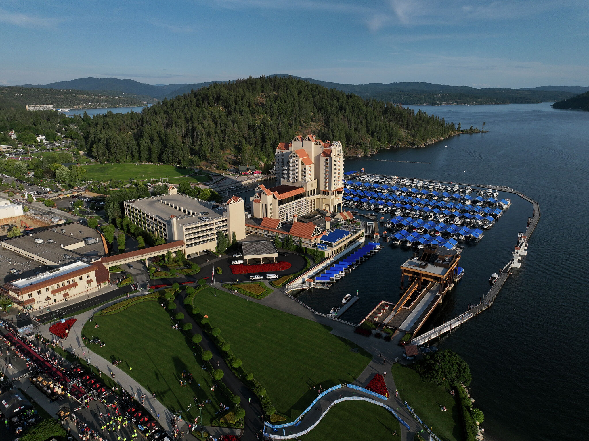 Calif. man allegedly threw napalm-like explosive during gold show