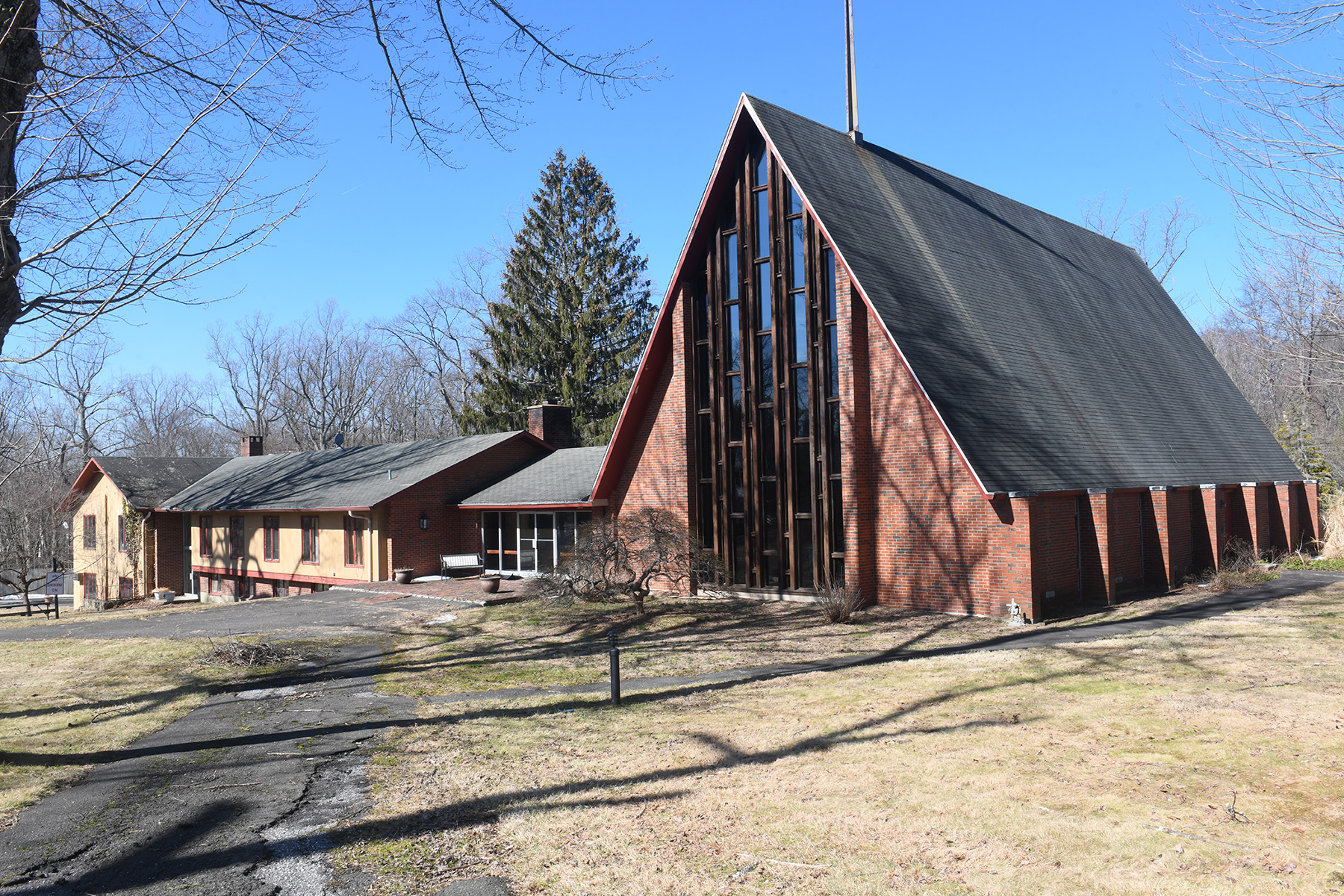 Vacant Darien church could be replaced by four homes under redevelopment plan