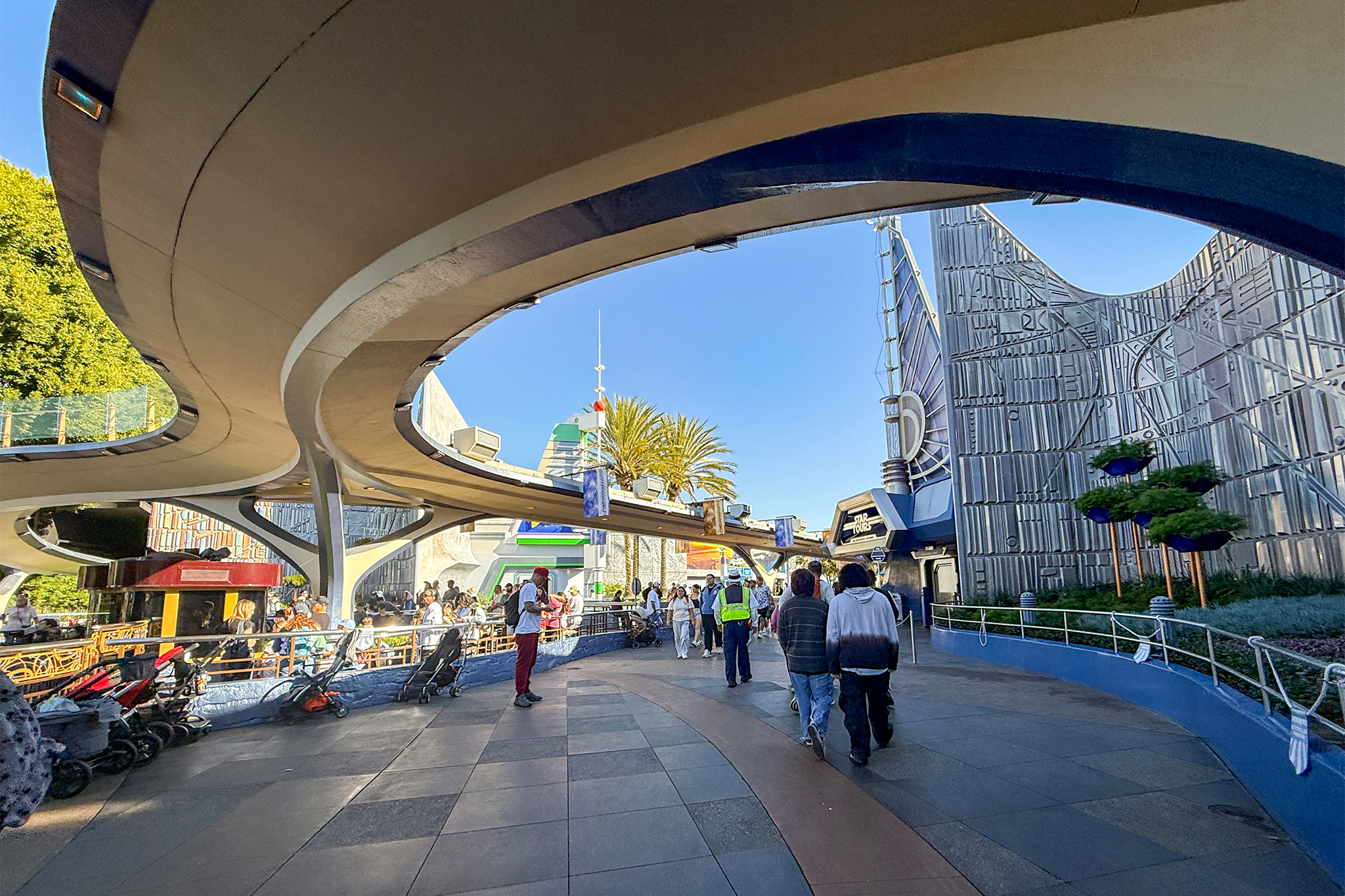 7 Disneyland employees hospitalized after 'unknown odor' in Tomorrowland
