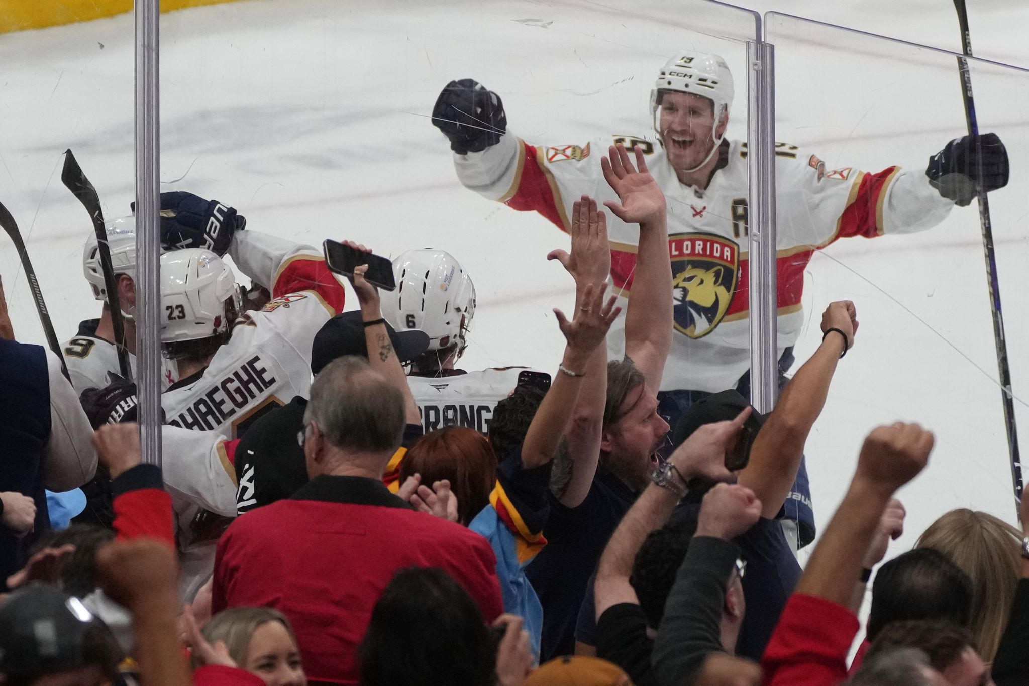 Carter Verhaeghe scores 2 late goals, rallying Panthers to 4-3 win over ...