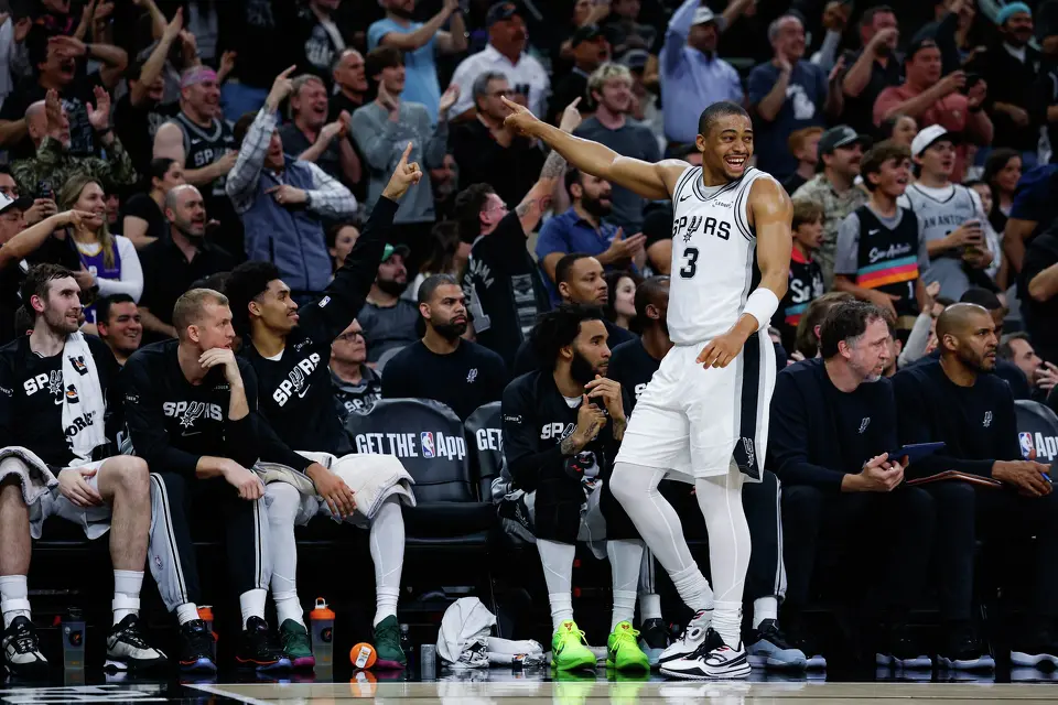 San Antonio Spurs forward Keldon Johnson (3) reacts as Boston Celtics guard Jaylen Brown (7) is ejected from the game during the second quarter at Frost Bank Center in San Antonio, Tuesday, March 10, 2026.