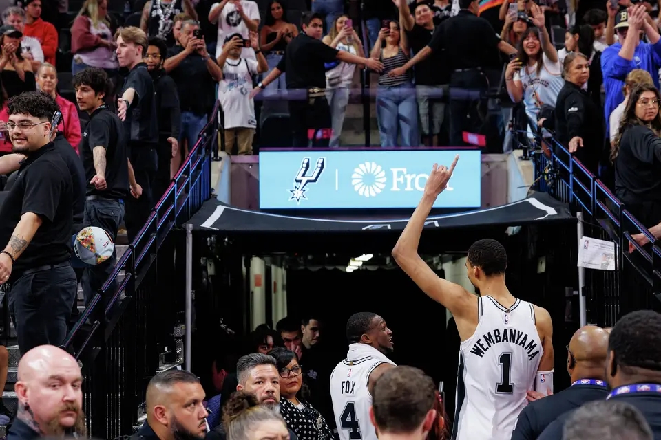 San Antonio Spurs guard De'aaron Fox (4) and forward Victor Wembanyama (1) walk to the locker room as fans cheer them on following a 125-116 victory over the Boston Celtics at Frost Bank Center in San Antonio, Tuesday, March 10, 2026.