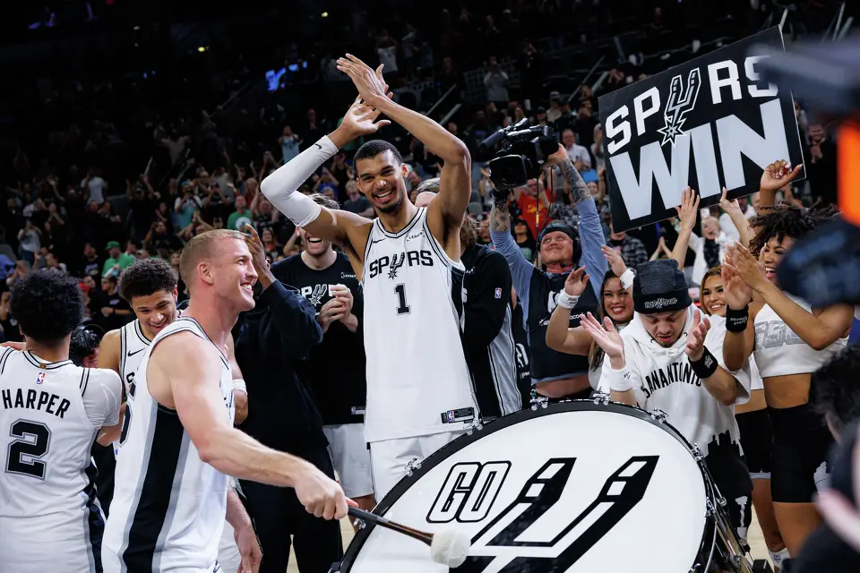 San Antonio Spurs center Mason Plumlee (22) beats the drum as forward Victor Wembanyama (1) and fans clap alongside him after a home game win against the Boston Celtics at Frost Bank Center in San Antonio, Tuesday, March 10, 2026. The Spurs defeated the Celtics 125-116.