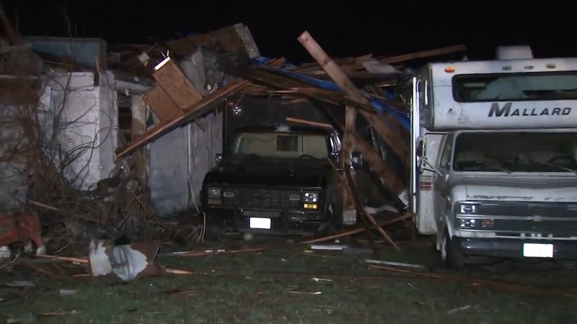 Tornados dejan dos muertos y casas dañadas en Illinois e Indiana ...