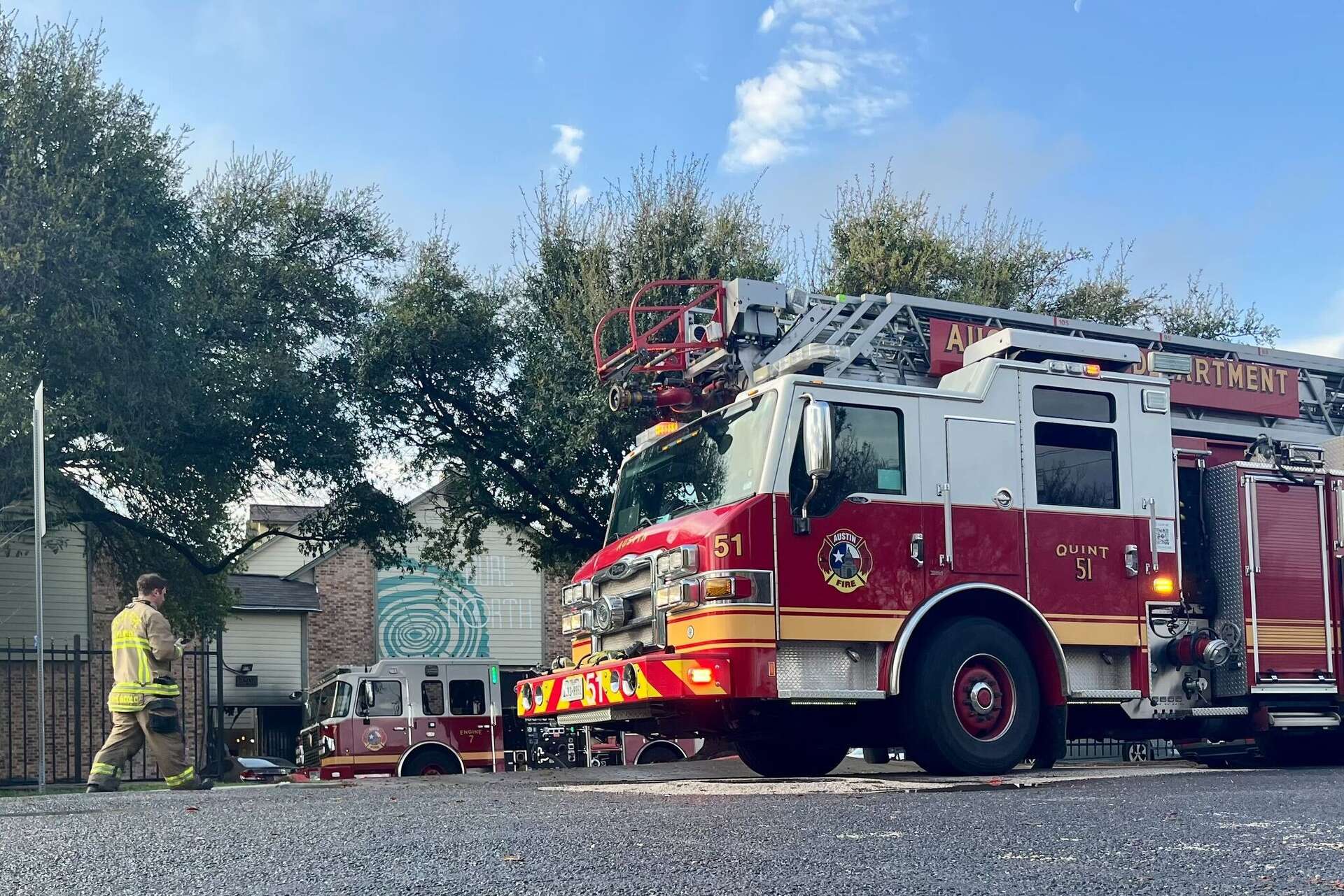 3 children dead, 3 people injured in East Austin apartment fire