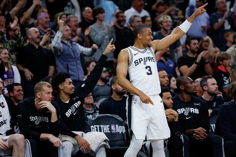 San Antonio Spurs forward Keldon Johnson (3) mimics the referees as he reacts to Boston Celtics guard Jaylen Brown’s ejection from the game in the second quarter at Frost Bank Center in San Antonio, Tuesday, March 10, 2026.
