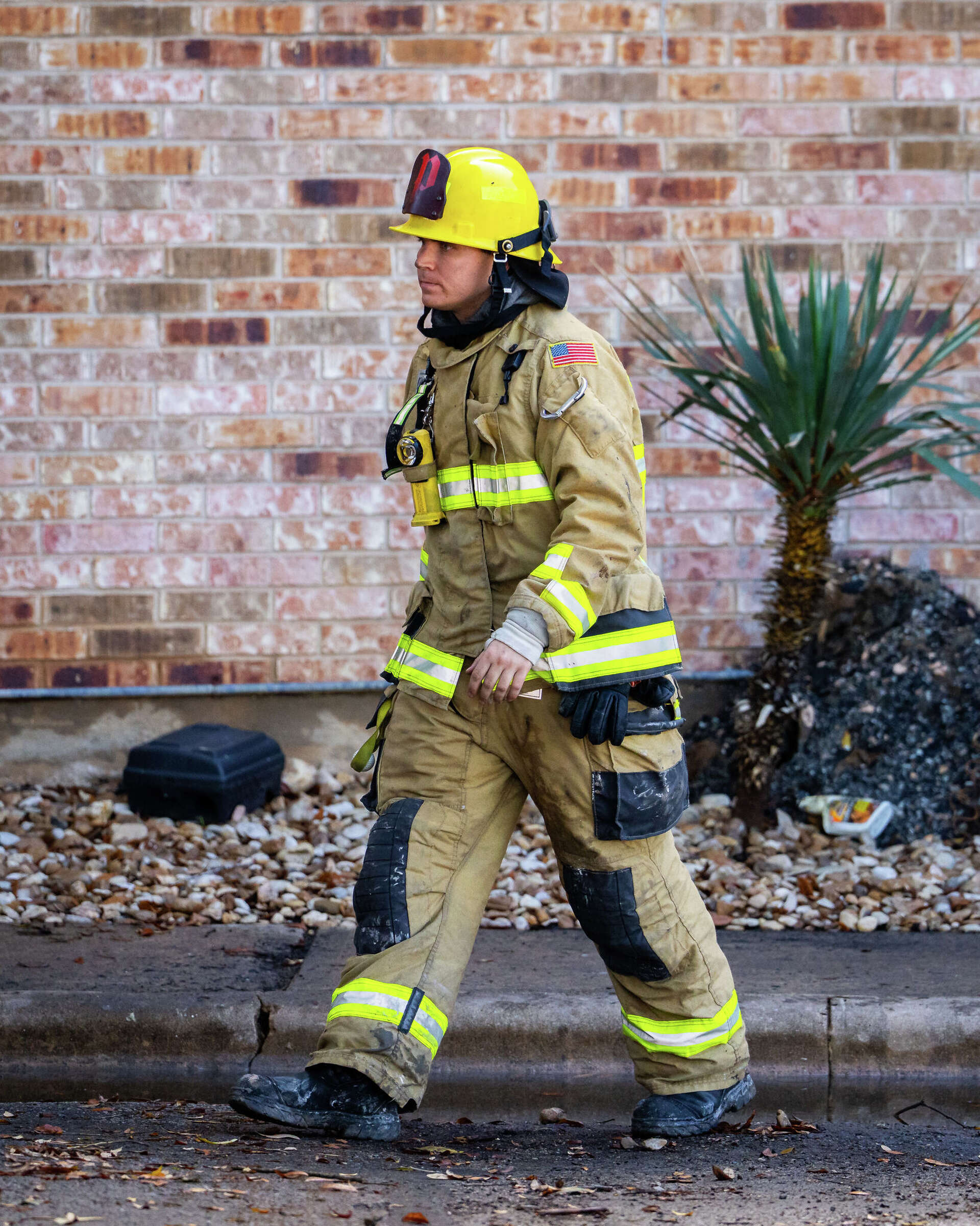 3 children dead, 3 people injured in East Austin apartment fire