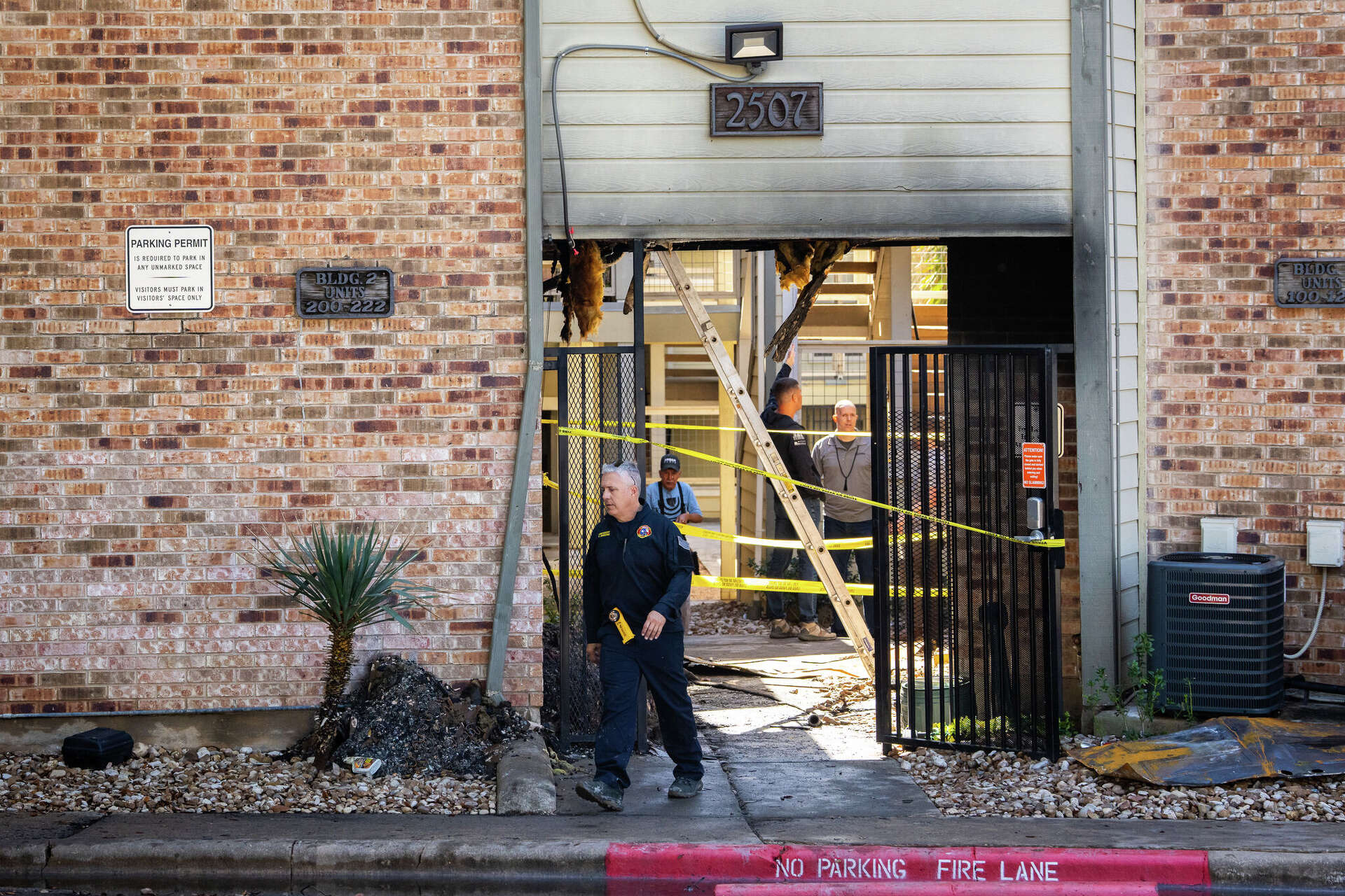 3 children dead, 3 people injured in East Austin apartment fire