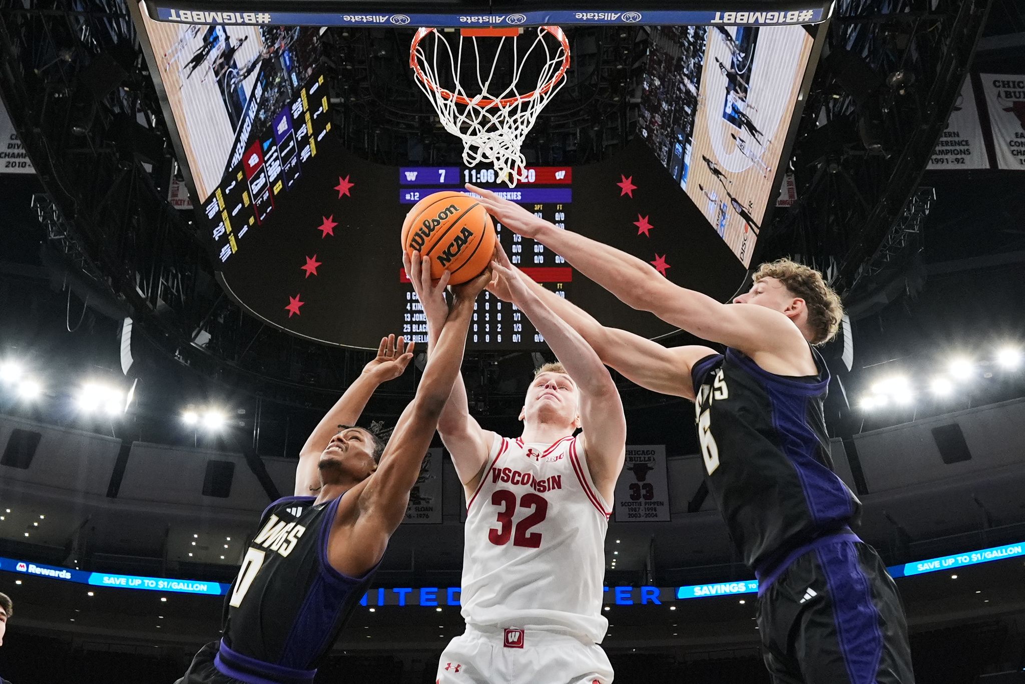 Blackwell scores 34, No. 23 Wisconsin holds off Washington 85-82 to ...