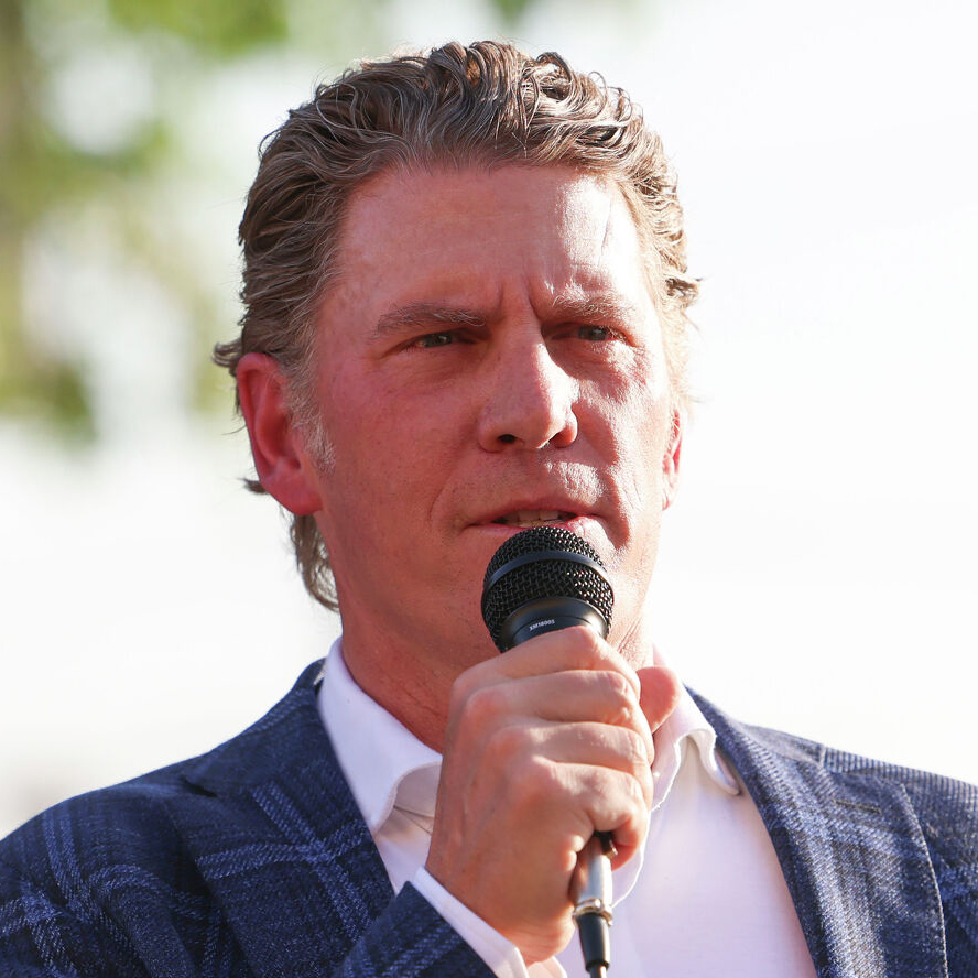 https://s.hdnux.com/photos/01/65/37/05/30798173/3/rawImage.jpg