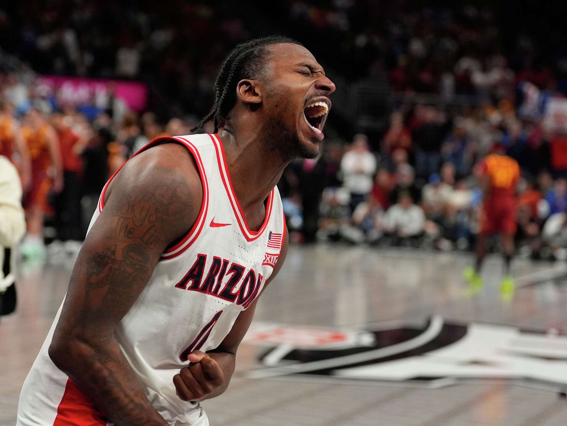 Jaden Bradley's last-second jumper lifts No. 2 Arizona past No. 7