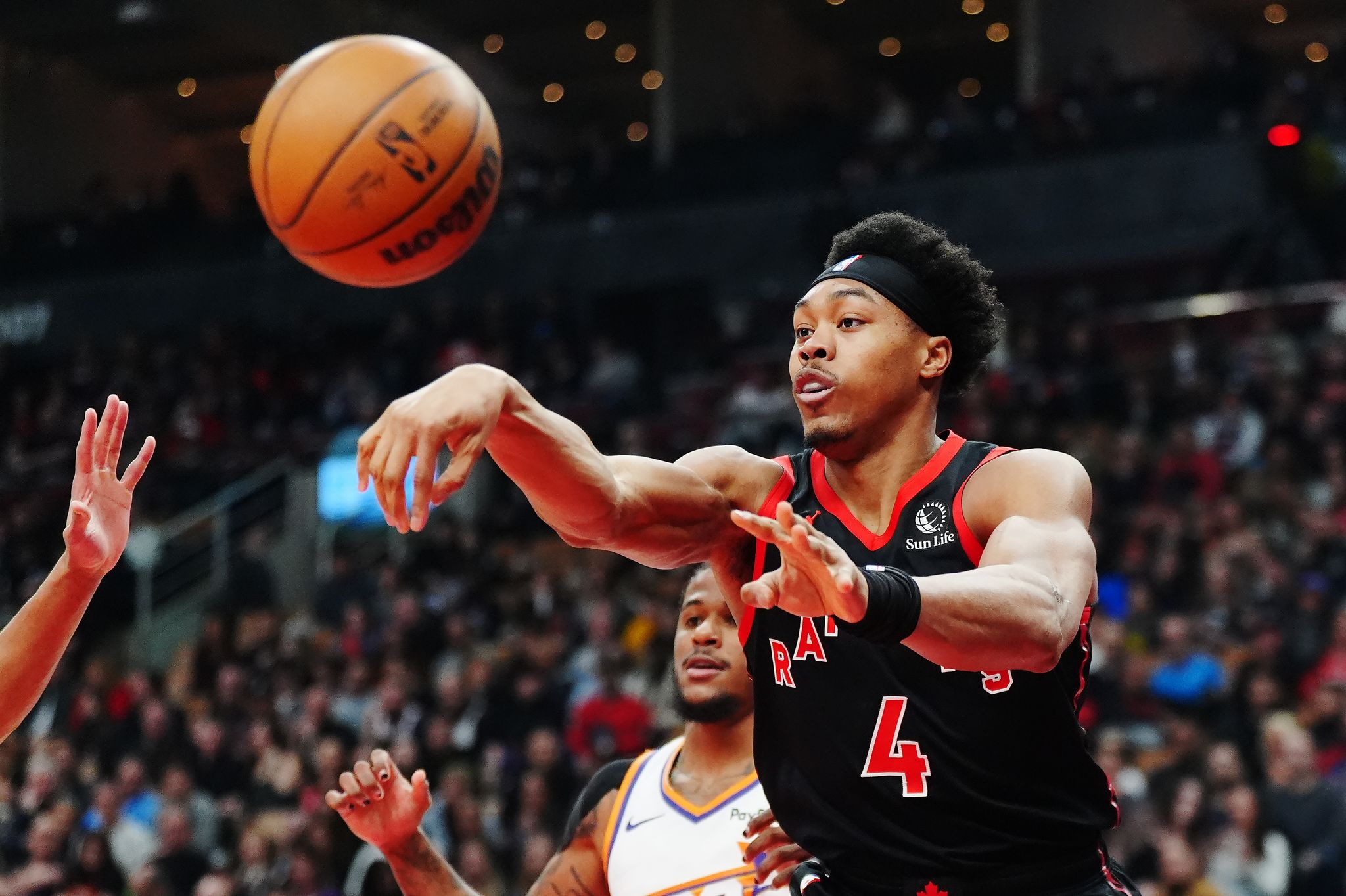 Ingram scores 36 points as Raptors rally to snap Suns' winning streak at 4