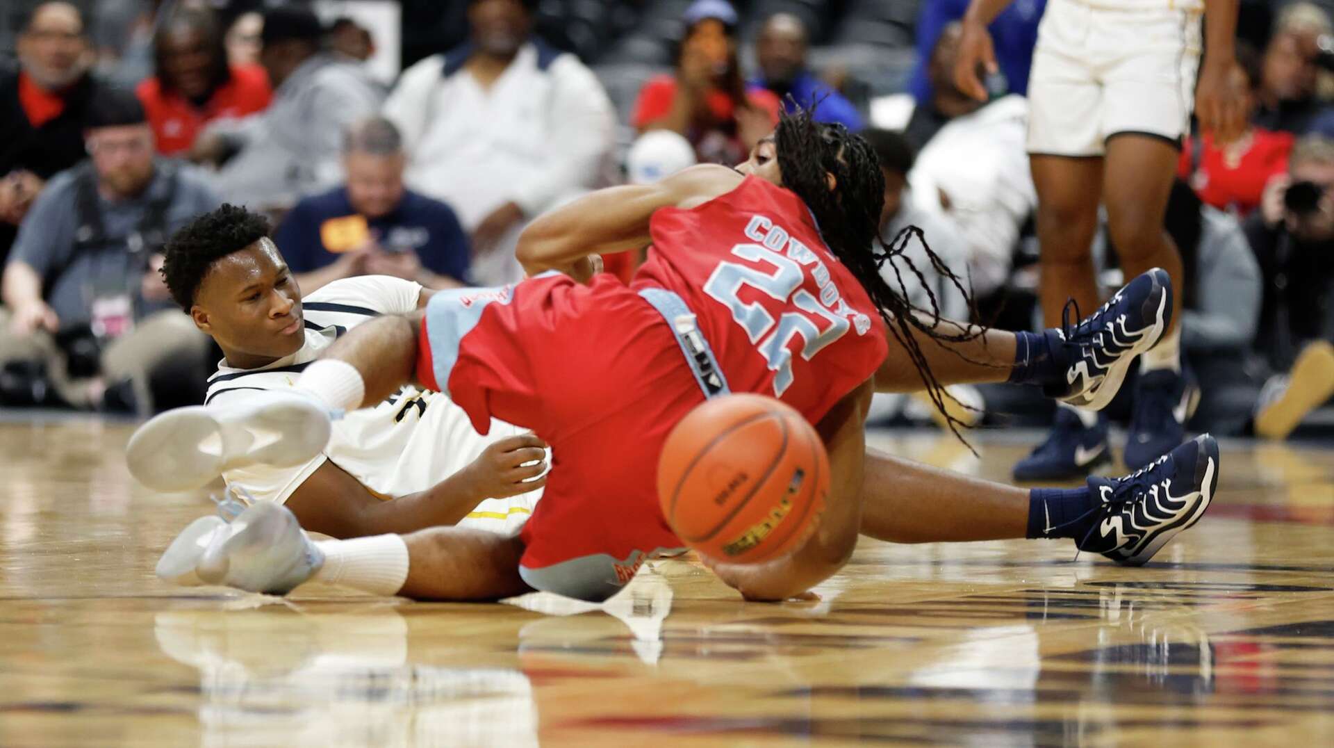 Dallas Carter denies La Marque its first state title with dominant win