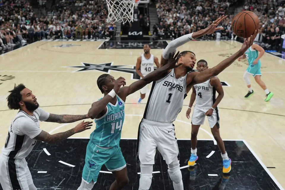 San Antonio Spurs forward Victor Wembanyama (1) grabs a rebound over Charlotte Hornets forward Moussa Diabate (14) during the second half of an NBA basketball game in San Antonio, Saturday, March 14, 2026. (AP Photo/Eric Gay)