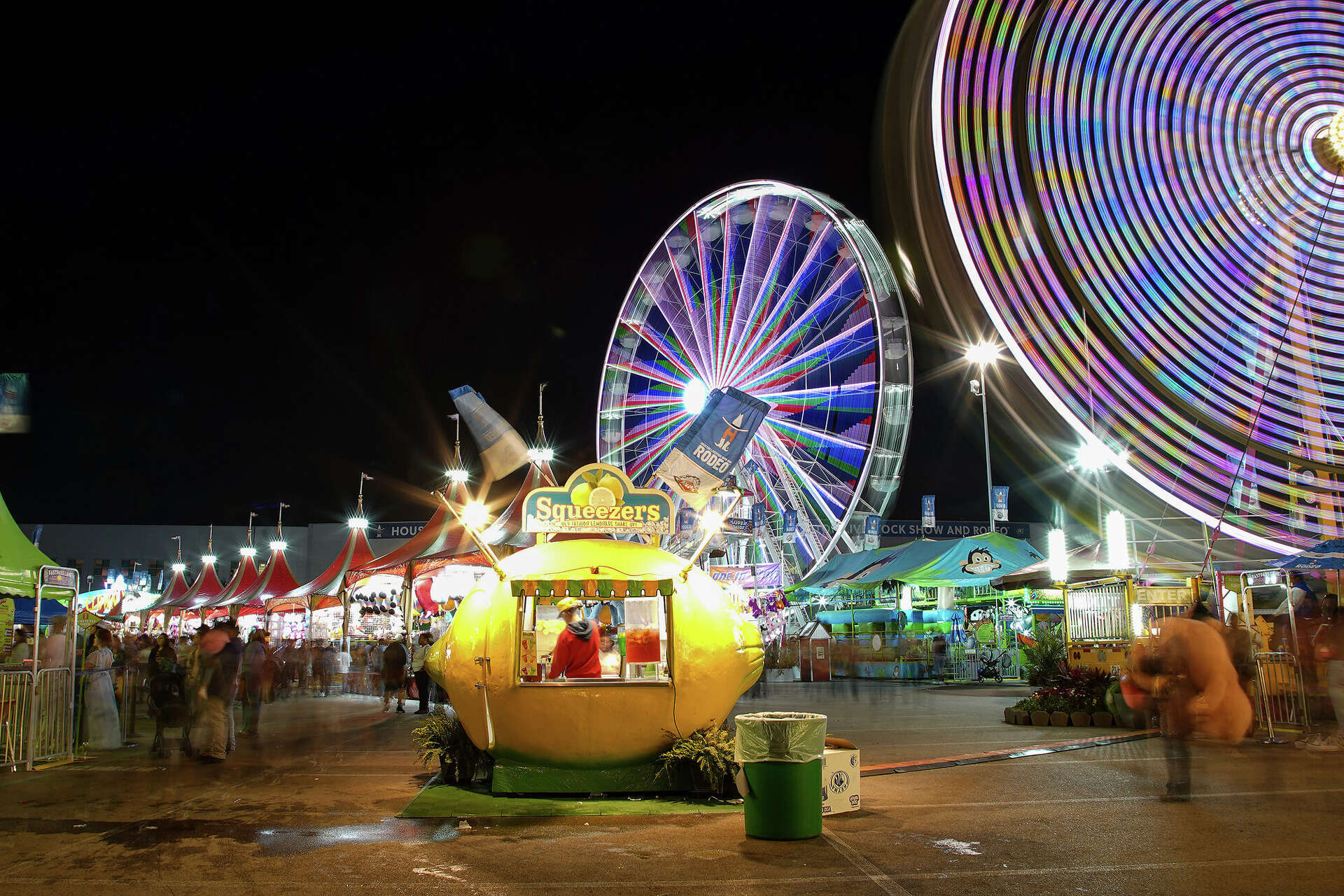 Houston Rodeo closes early after chaotic scene Saturday