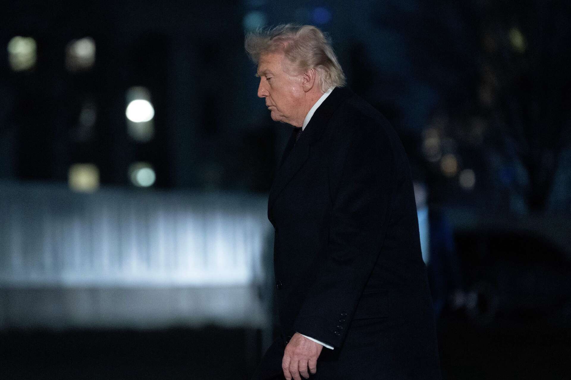 Trump Threatens to Delay China Trip Over Hormuz Help