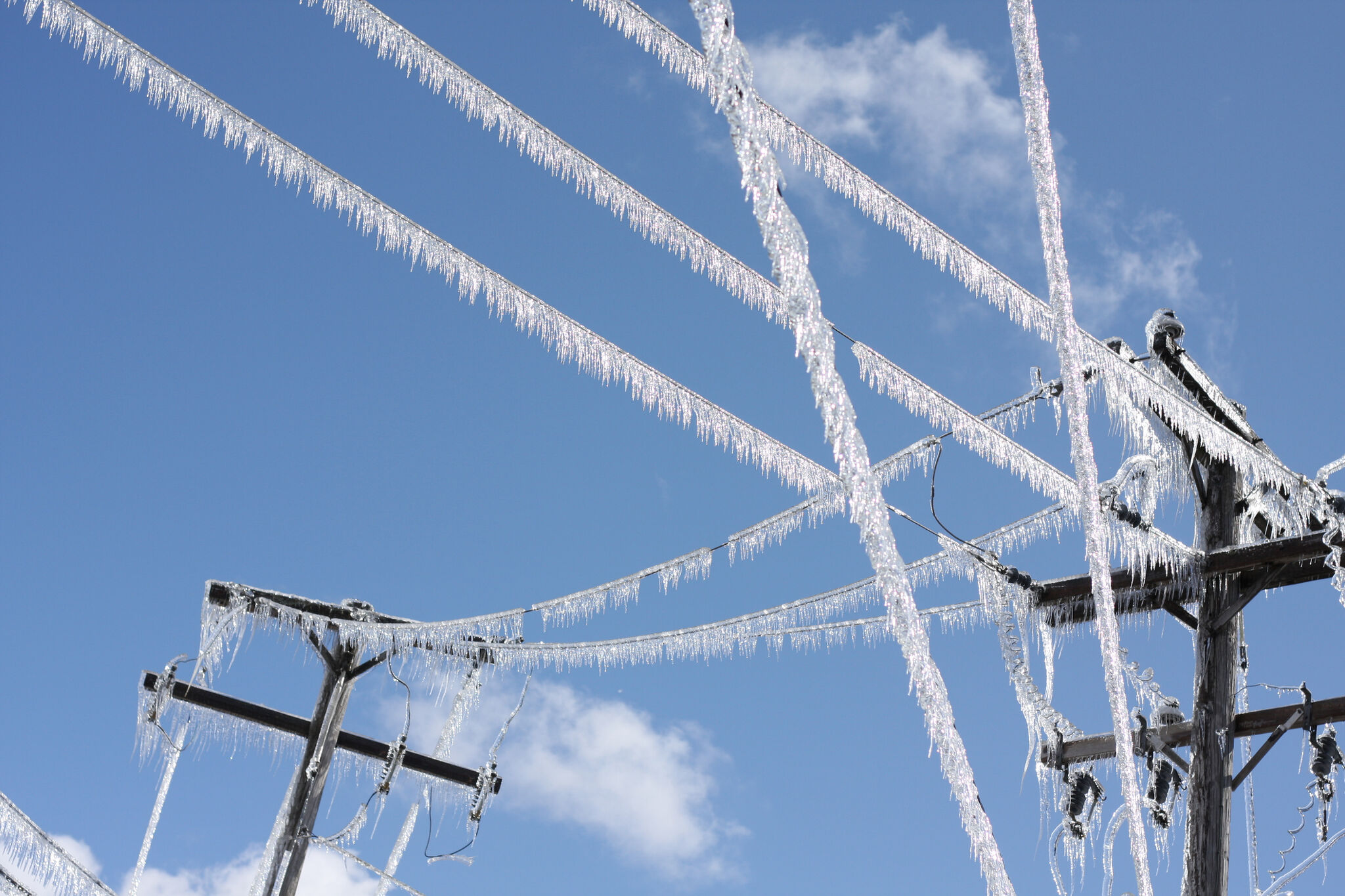 A severe winter storm leaves 130,000+ without power in Michigan