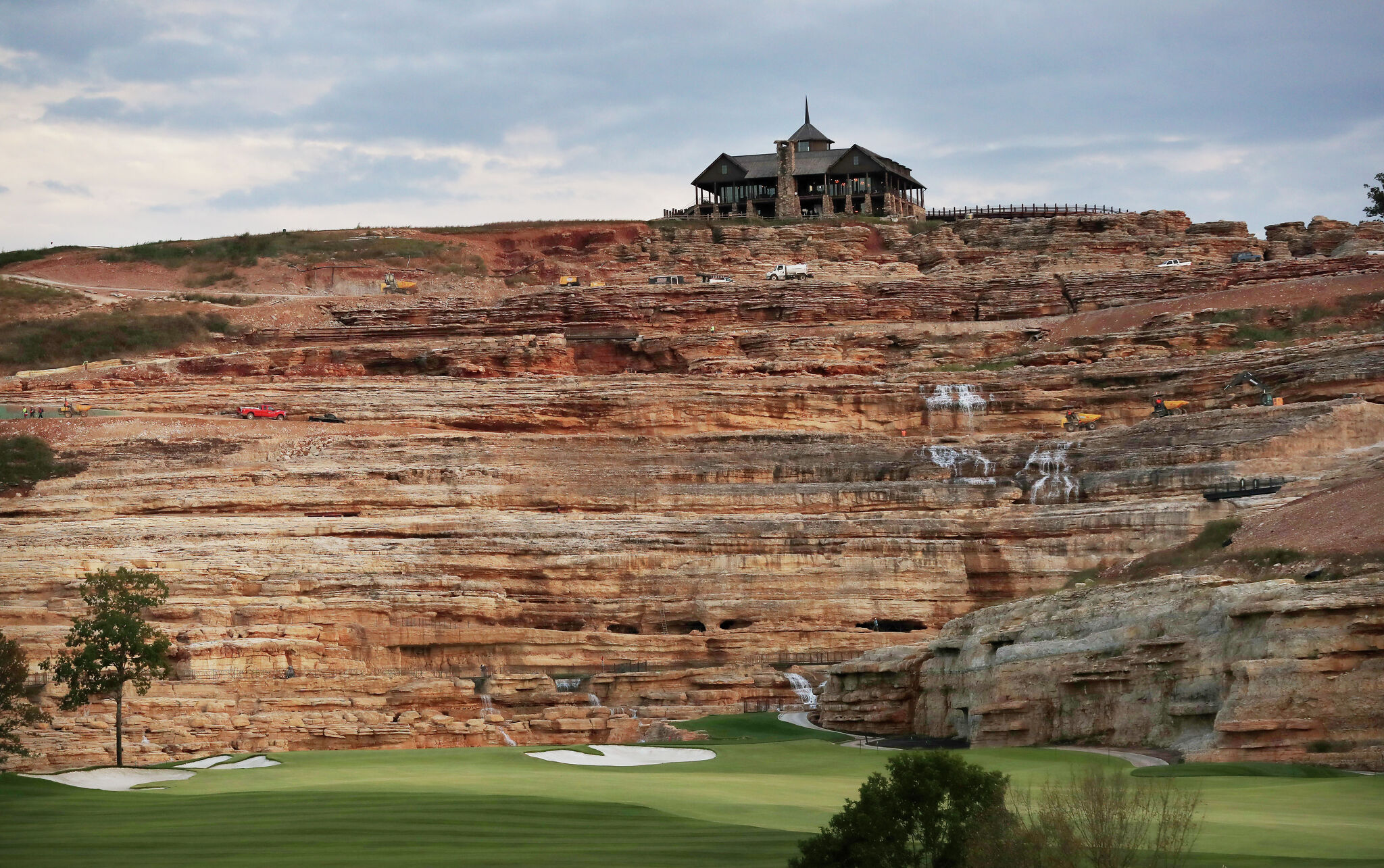 Calif. men accused of roughhousing in museum, shattering mammoth tusk