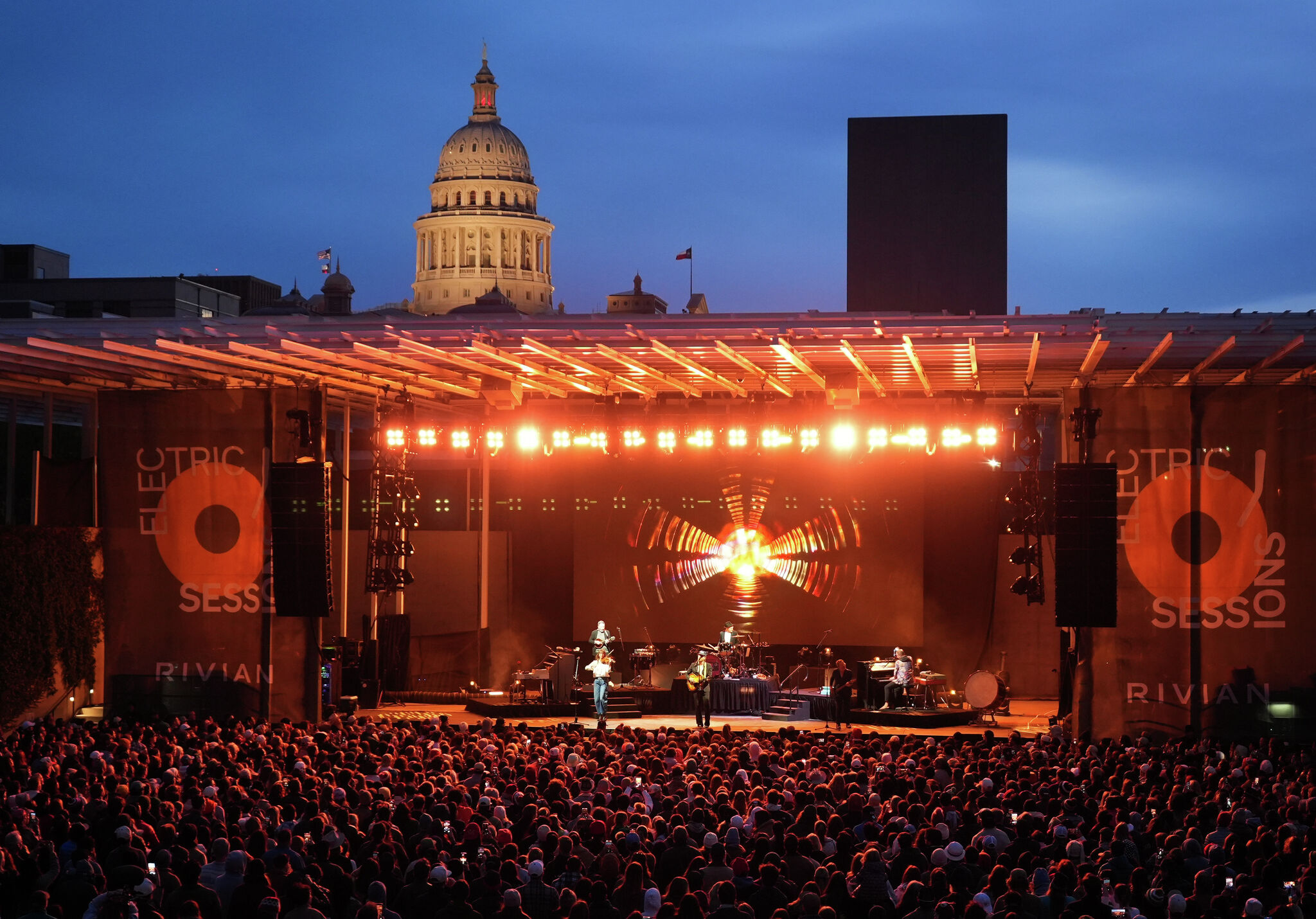 Thousands brave cold for free Lumineers concert at SXSW
