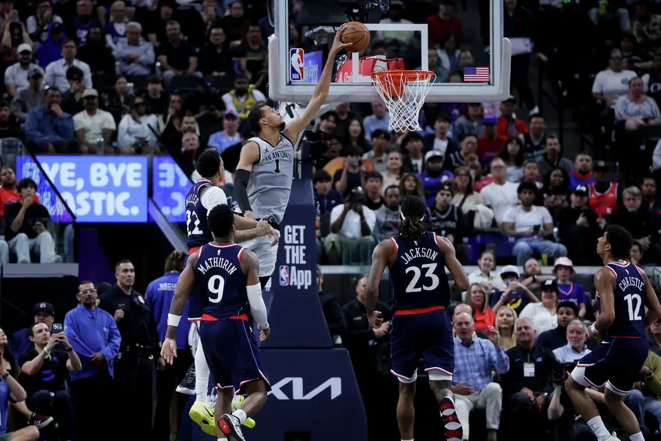 San Antonio Spurs forward Victor Wembanyama (1) dunks the ball against Los Angeles Clippers guard Jordan Miller (22), guard Bennedict Mathurin, forward Isaiah Jackson (23), and guard Cam Christie (12) during the second half of an NBA basketball game Monday, March 16, 2026, in Inglewood, Calif. (AP Photo/Ryan Sun)