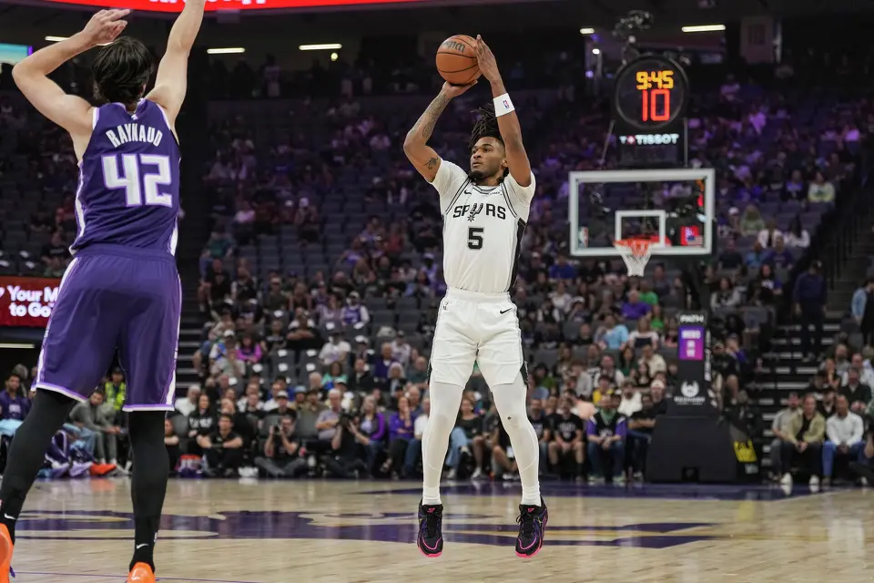 San Antonio Spurs guard Stephon Castle (5) shoots a 3-point basket during the first half of an NBA basketball game against the Sacramento Kings, Tuesday, Mar. 17, 2026, in Sacramento, Calif. (AP Photo/Justine Willard)