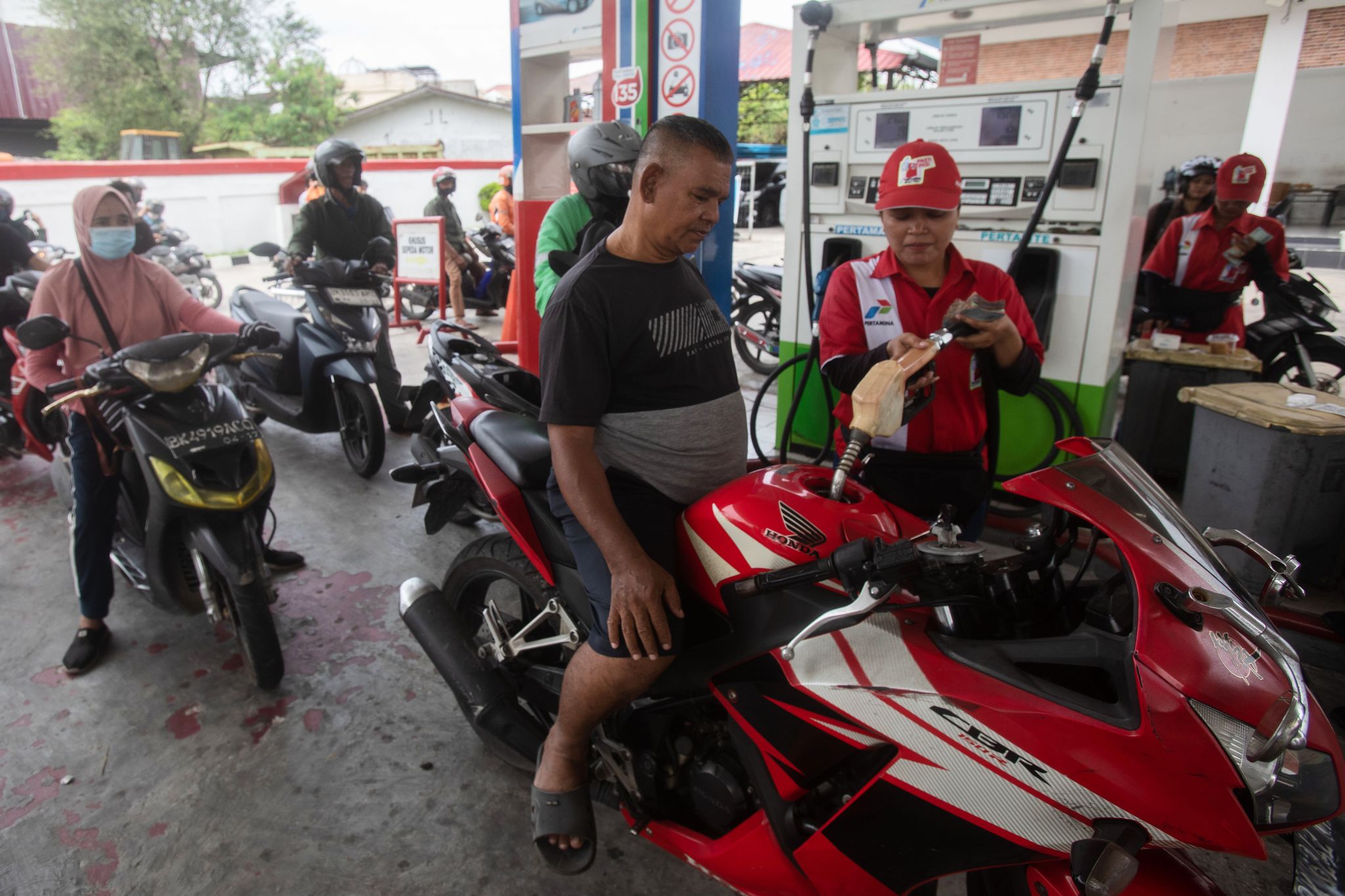 Asia scrambles to conserve energy as Iran war disrupts oil and gas supplies