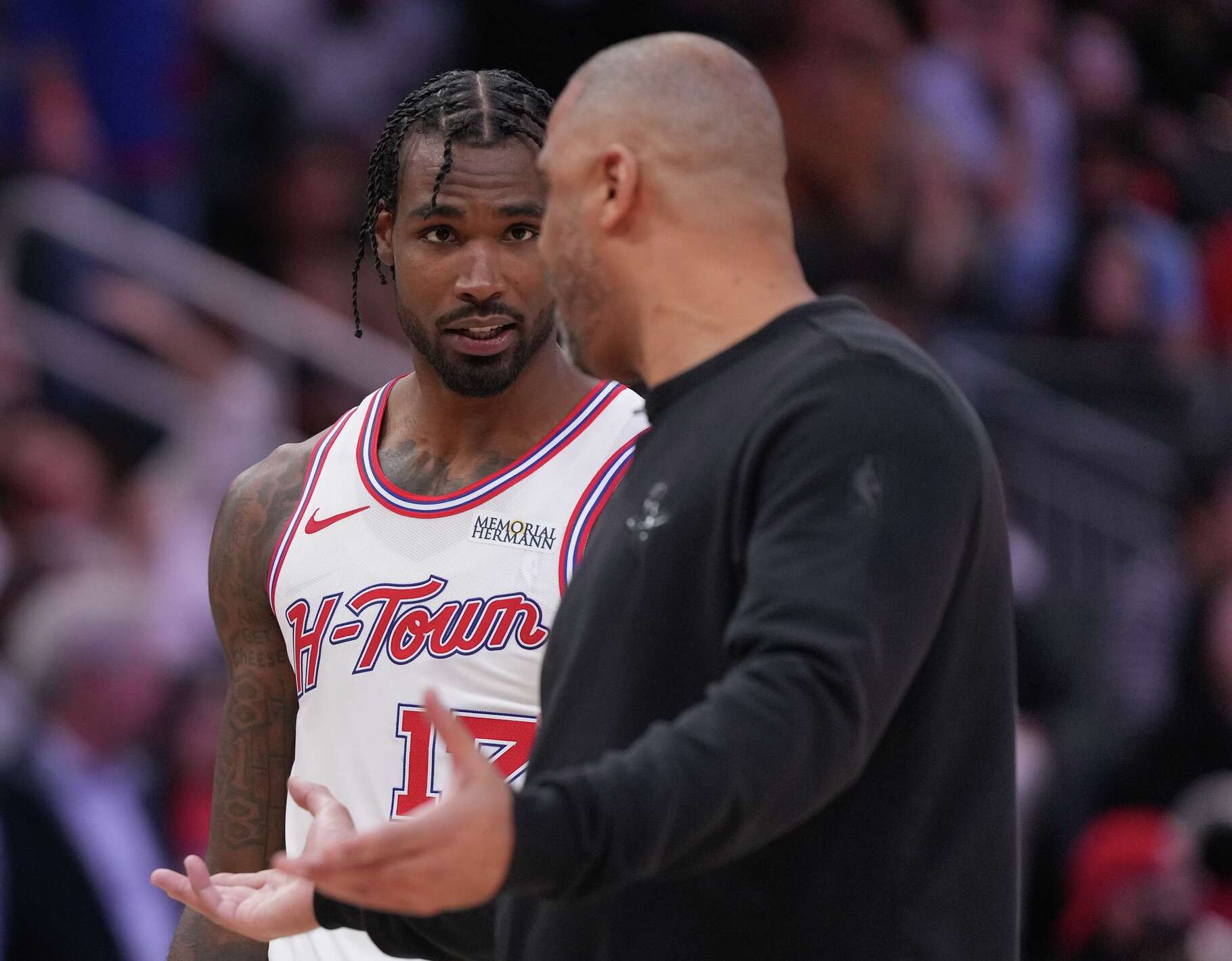 Houston Rockets head coach Ime Udoka talks with forward Tari Eason (17) as the team takes on the Los Angeles Lakers at the Toyota Center in Houston on Wednesday, March 18, 2026.
