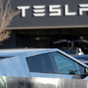 Federal officials dig deeper into Tesla’s self-driving technology after crashes and visibility issues