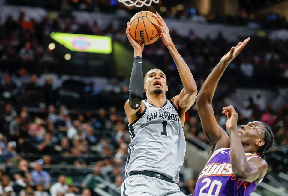 San Antonio Spurs guard Jordan McLaughlin (0) looks to shoot at Frost Bank Center in San Antonio, Thursday, March 19, 2026.