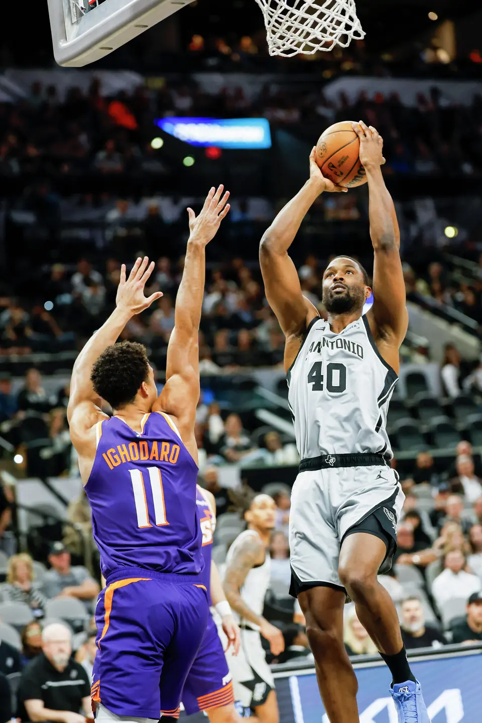 San Antonio Spurs forward Harrison Barnes (40) shoots the ball guarded by Phoenix Suns forward Oso Ighodaro (11) at Frost Bank Center in San Antonio, Thursday, March 19, 2026.