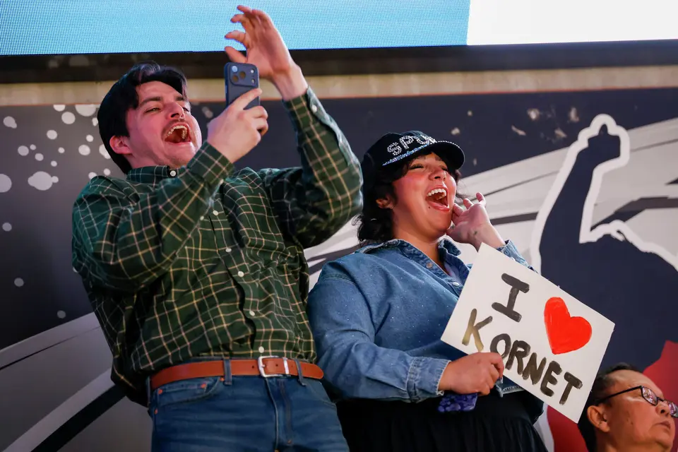Christian Williams and Kassie Chavez cheer at Frost Bank Center in San Antonio, Thursday, March 19, 2026. The Spurs won in the last second, 101-100.