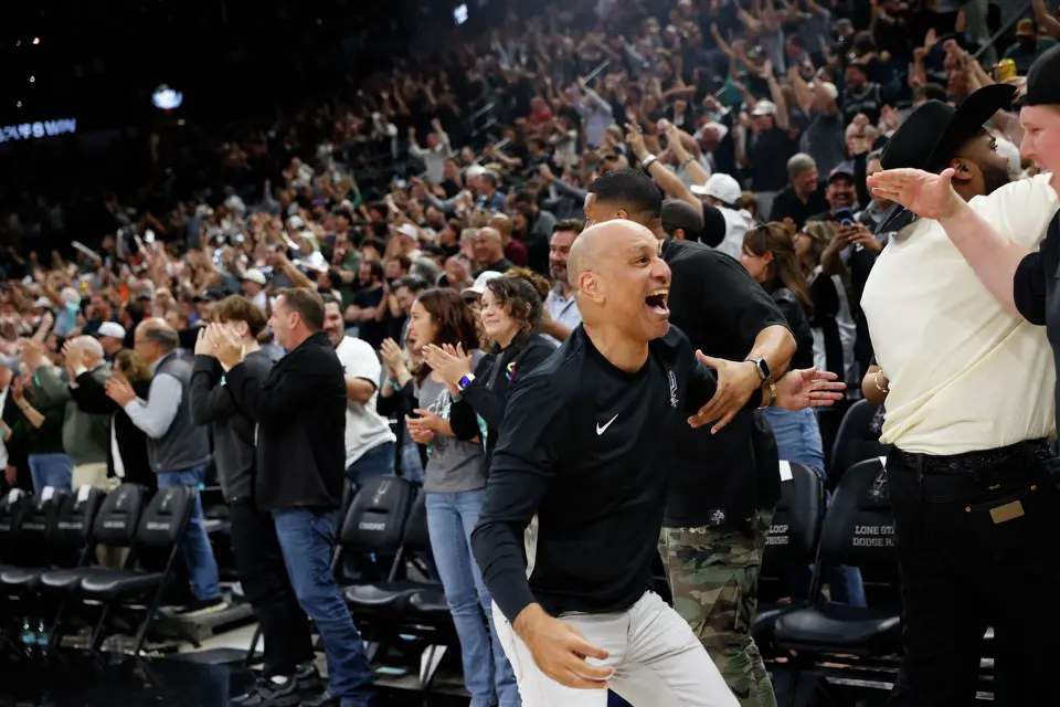 Fans cheer at Frost Bank Center in San Antonio, Thursday, March 19, 2026. The Spurs won in the last second, 101-100.