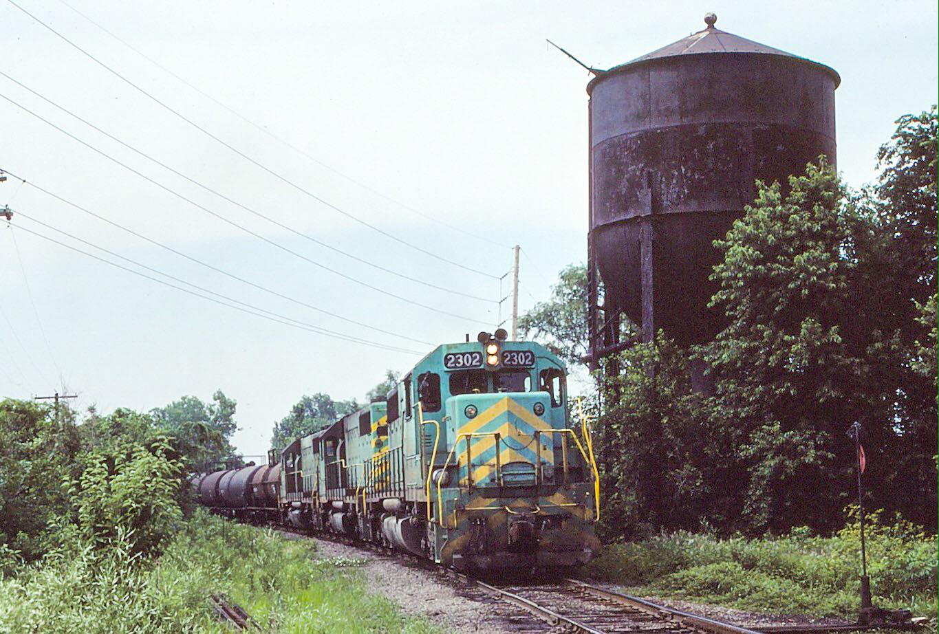 Rusty rail water tank still stands in Edwardsville IL