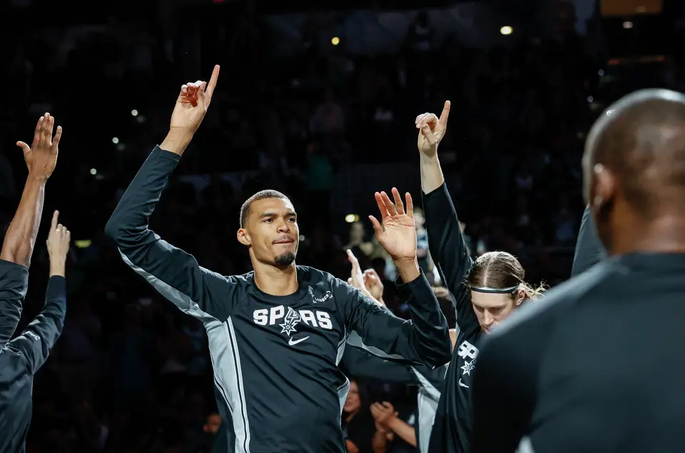San Antonio Spurs forward Victor Wembanyama (1) walks onto the court at Frost Bank Center in San Antonio, Thursday, March 19, 2026. The Spurs won in the last second, 101-100.