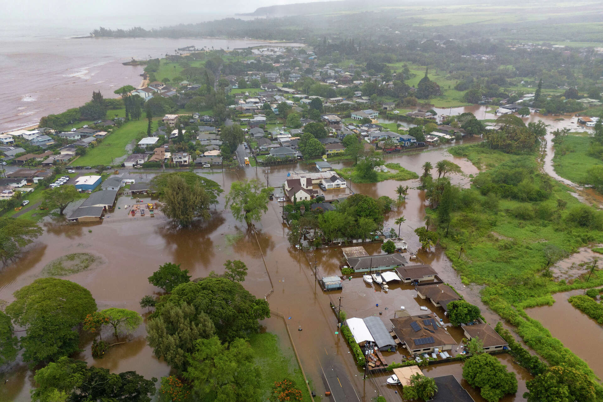 230 people are rescued as flash flooding hits Hawaii and officials warn ...