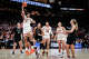 El delantero de Texas Longhorns Madison Booker (35) salta para un rebote en la segunda mitad mientras los Texas Longhorns juegan contra los Missouri State Bears en la primera ronda del Torneo de Baloncesto Femenino de la NCAA en el Moody Center en Austin, el 20 de marzo de 2026. Texas ganó el juego 87-45.