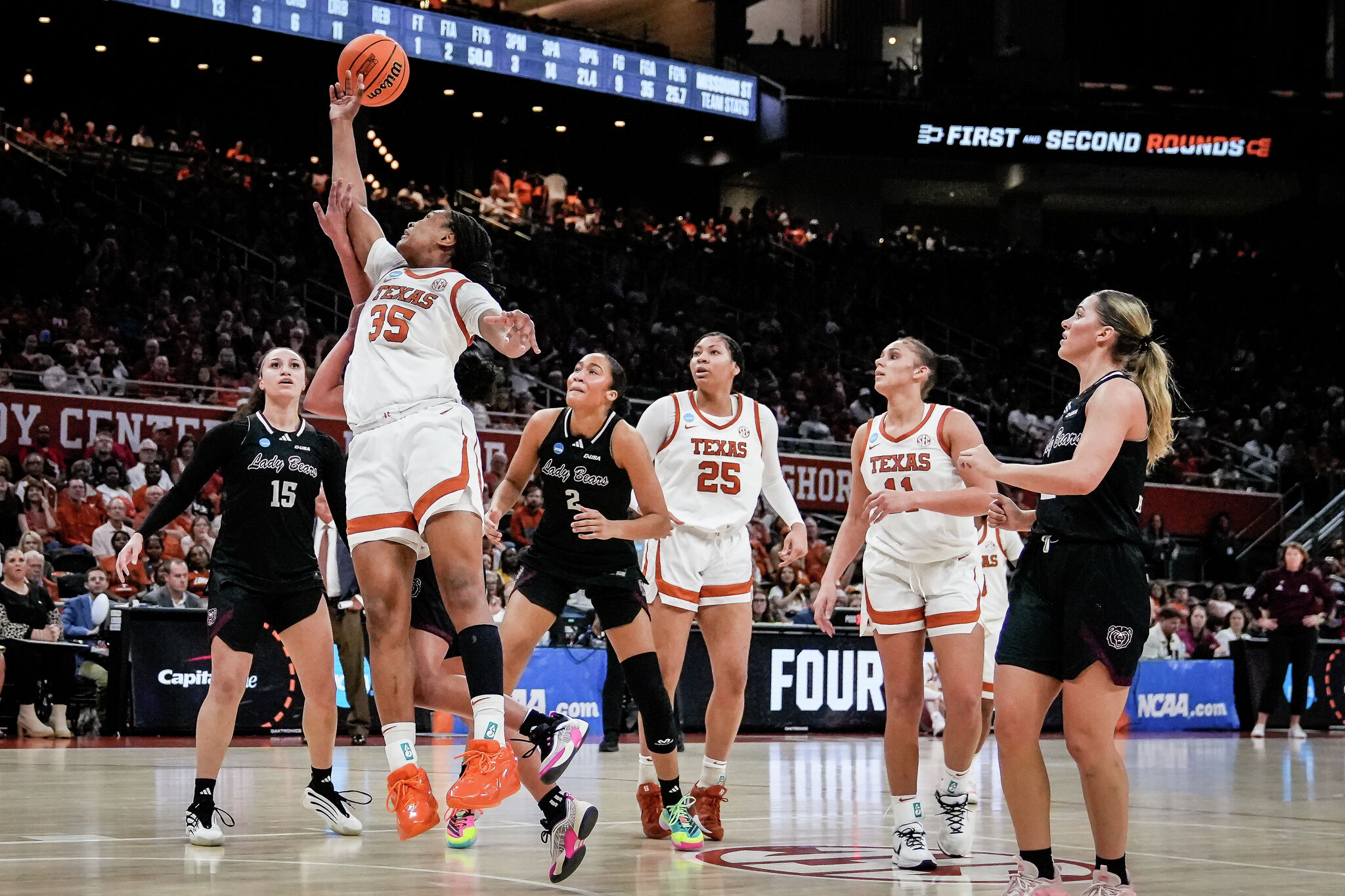 Texas' Madison Booker debuts Kevin Durant's new Nike signature shoe