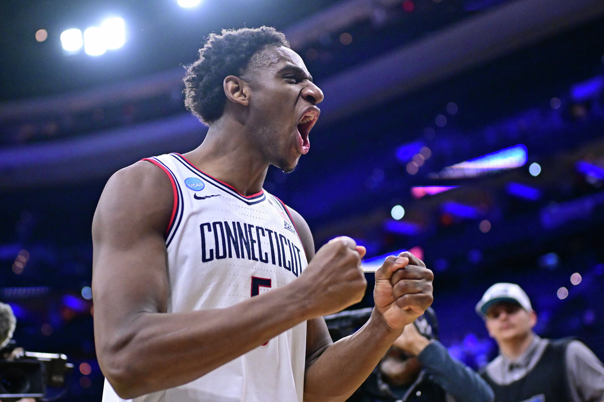 UConn's Reed goes for 31 points, 27 boards in UConn first-round win
