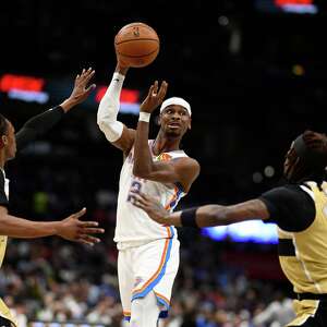 Gilgeous-Alexander anota 40 y Thunder vence 132-111 a Wizards tras pelea inicial