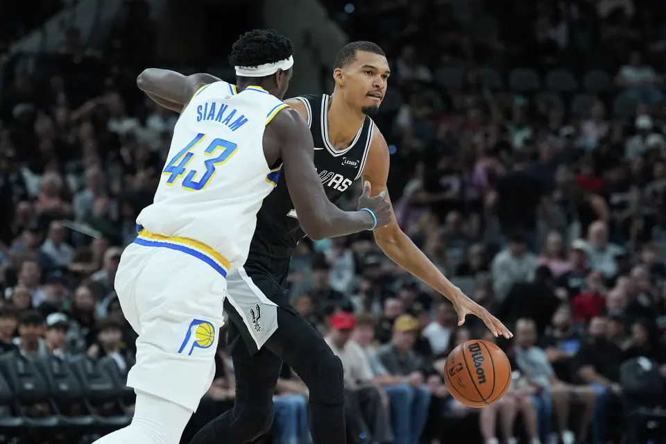 San Antonio Spurs forward Victor Wembanyama (1) drives around Indiana Pacers forward Pascal Siakam (43) during the first half of an NBA basketball game in San Antonio, Saturday, March 21,2026. (AP Photo/Eric Gay)