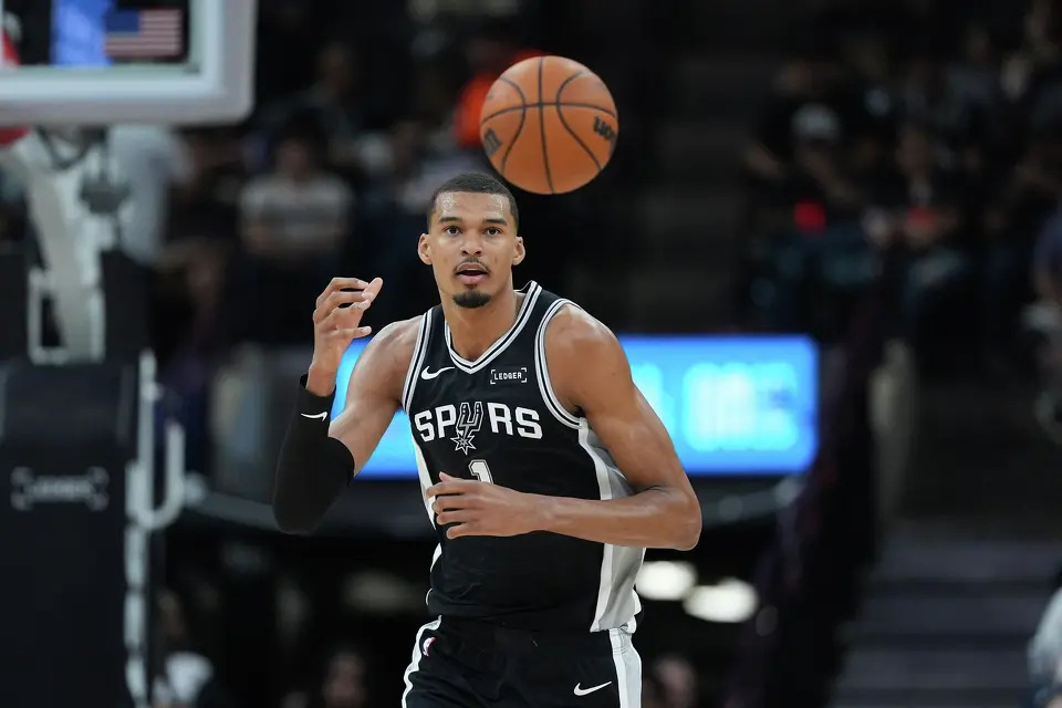 San Antonio Spurs forward Victor Wembanyama (1) reaches for a loose ball during the first half of an NBA basketball game against the Indiana Pacers in San Antonio, Saturday, March 21,2026. (AP Photo/Eric Gay)