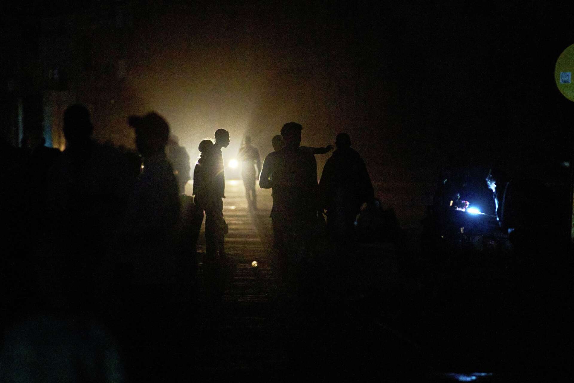 Cuba en la oscuridad: tres apagones nacionales y 10 millones sin luz