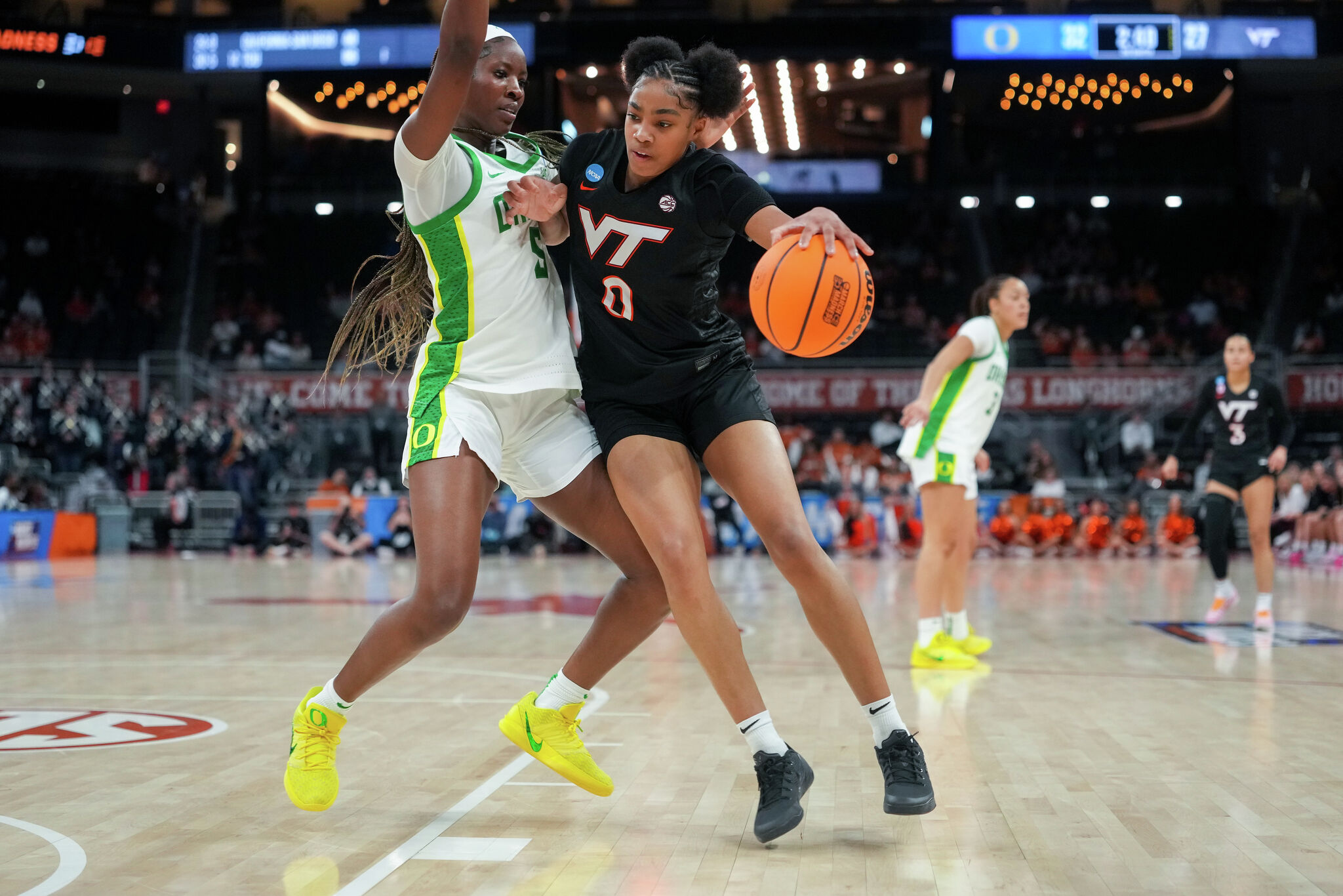 Two years after her transfer, Oregon's Amina Muhammad will face Texas