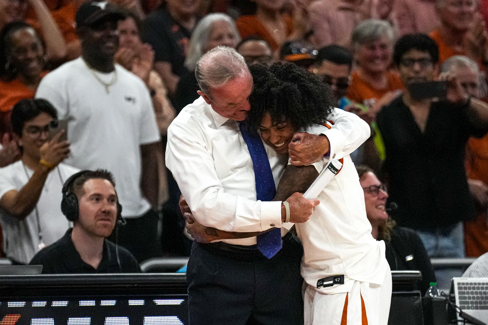 Rori Harmon embraces fans, coach — and surgeon after final Texas basketball home game