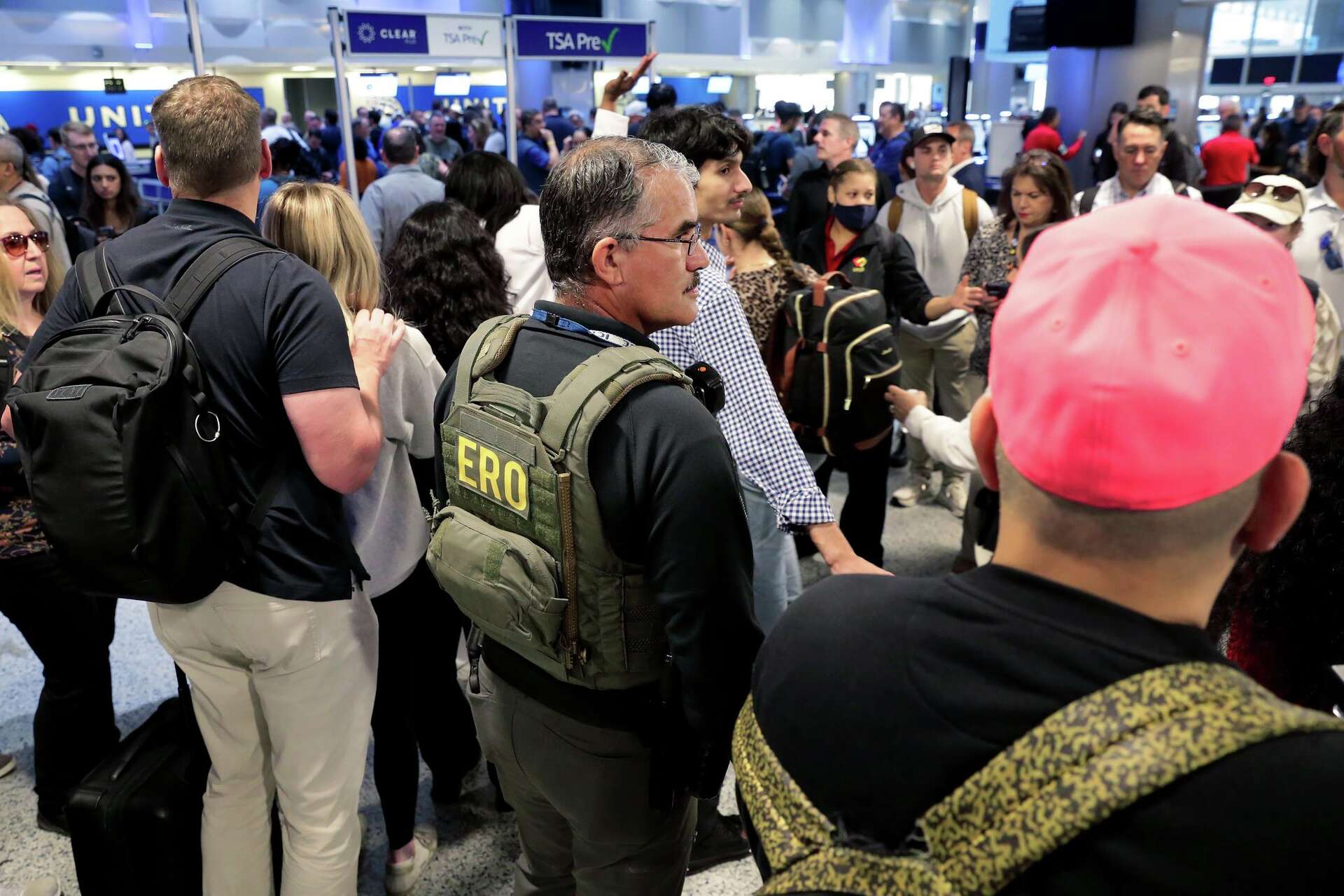 Go Tsa ICE officers go to TSA checkpoints at Trump's direction, while long ...