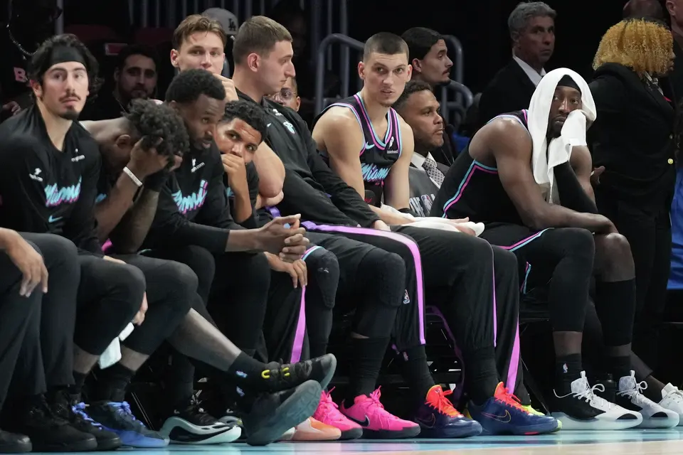Miami Heat center Bam Adebayo, right, and his teammates watch from the bench during the second half of an NBA basketball game against the San Antonio Spurs, Monday, March 23, 2026, in Miami. (AP Photo/Lynne Sladky)