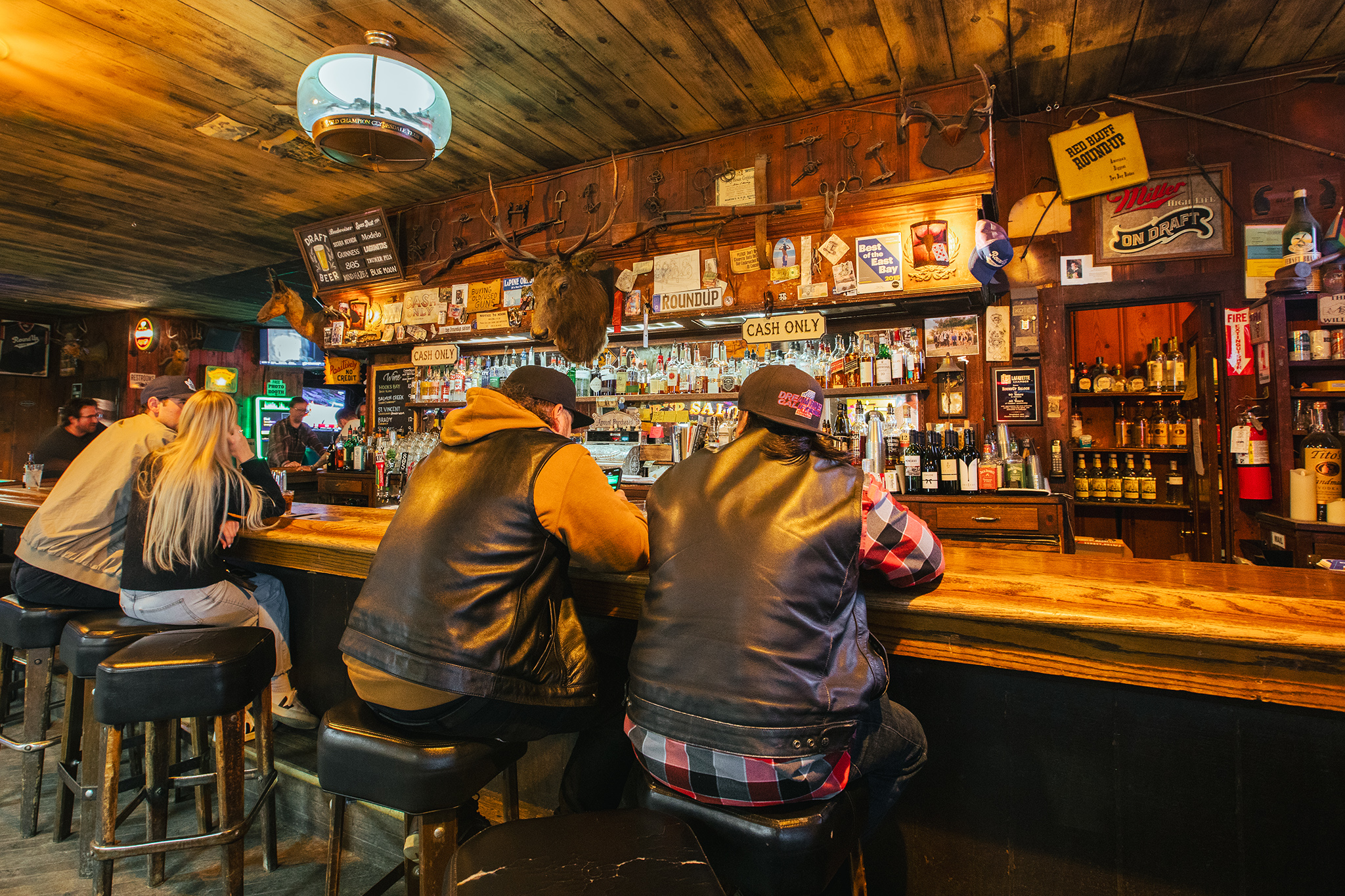 An affluent Bay Area town's last bar standing is a 91-year-old cash-only dive